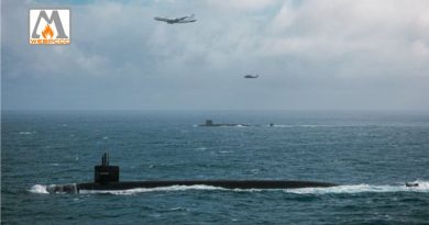 Tàu ngầm mang tên lửa đạn đạo Mỹ, Anh dàn hàng trên biển.